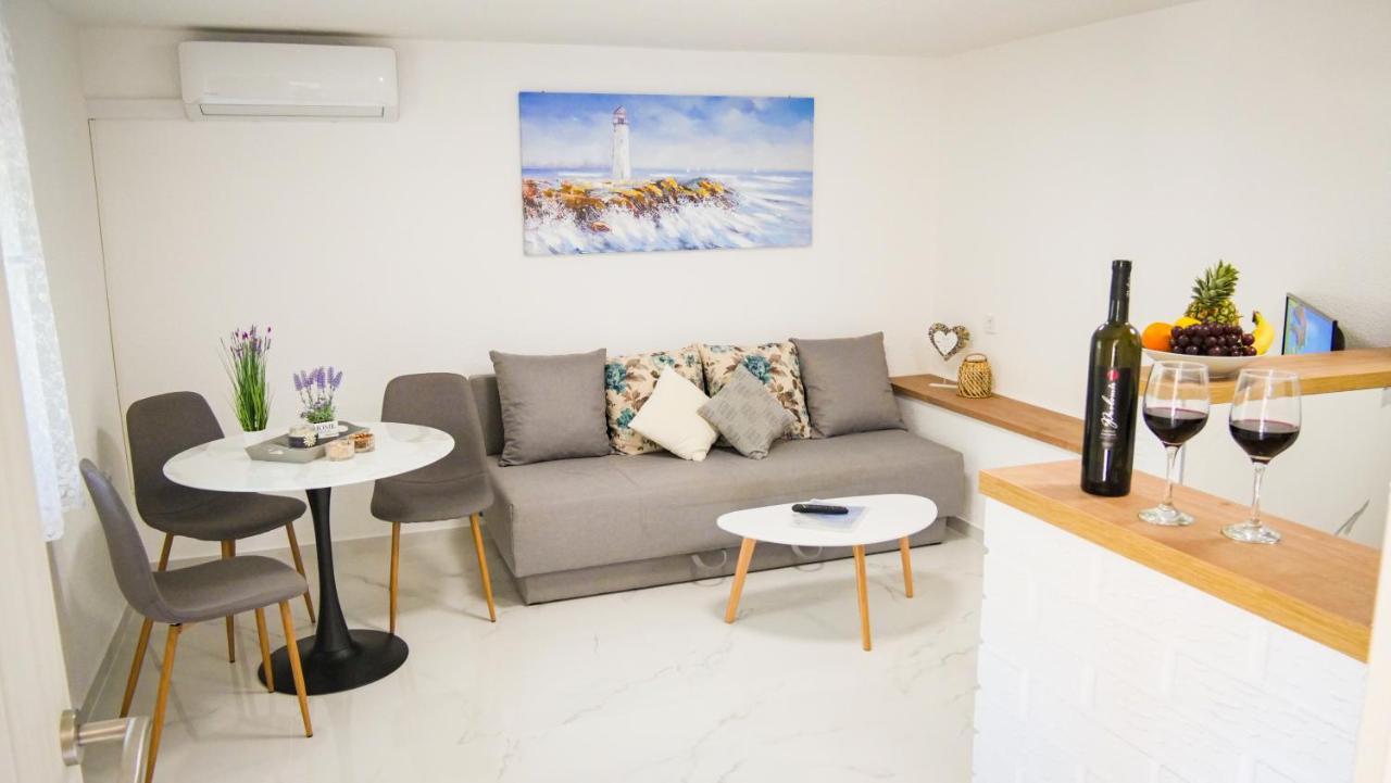 Peaceful & Sunny Apartments โตรกีร์ ภายนอก รูปภาพ