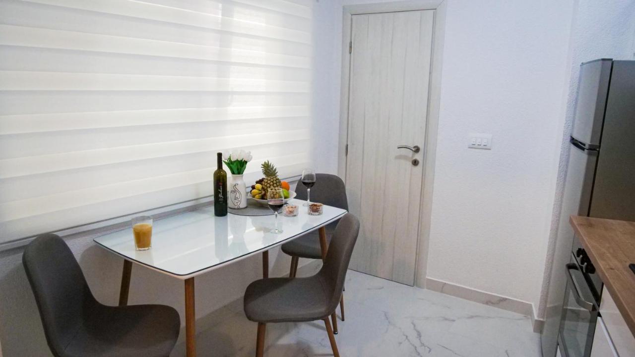 Peaceful & Sunny Apartments โตรกีร์ ภายนอก รูปภาพ